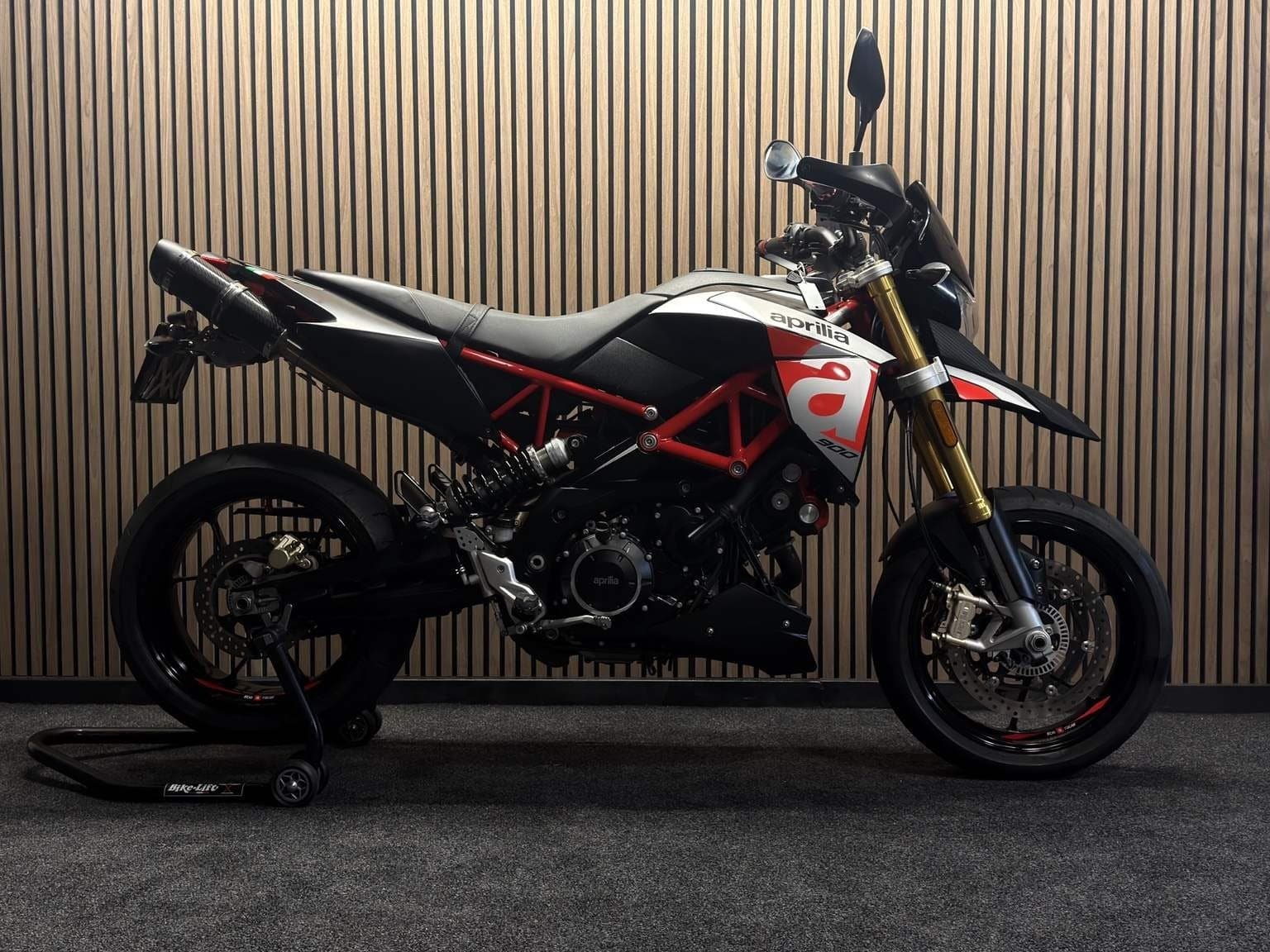 APRILIA DORSODURO 900 foto 1