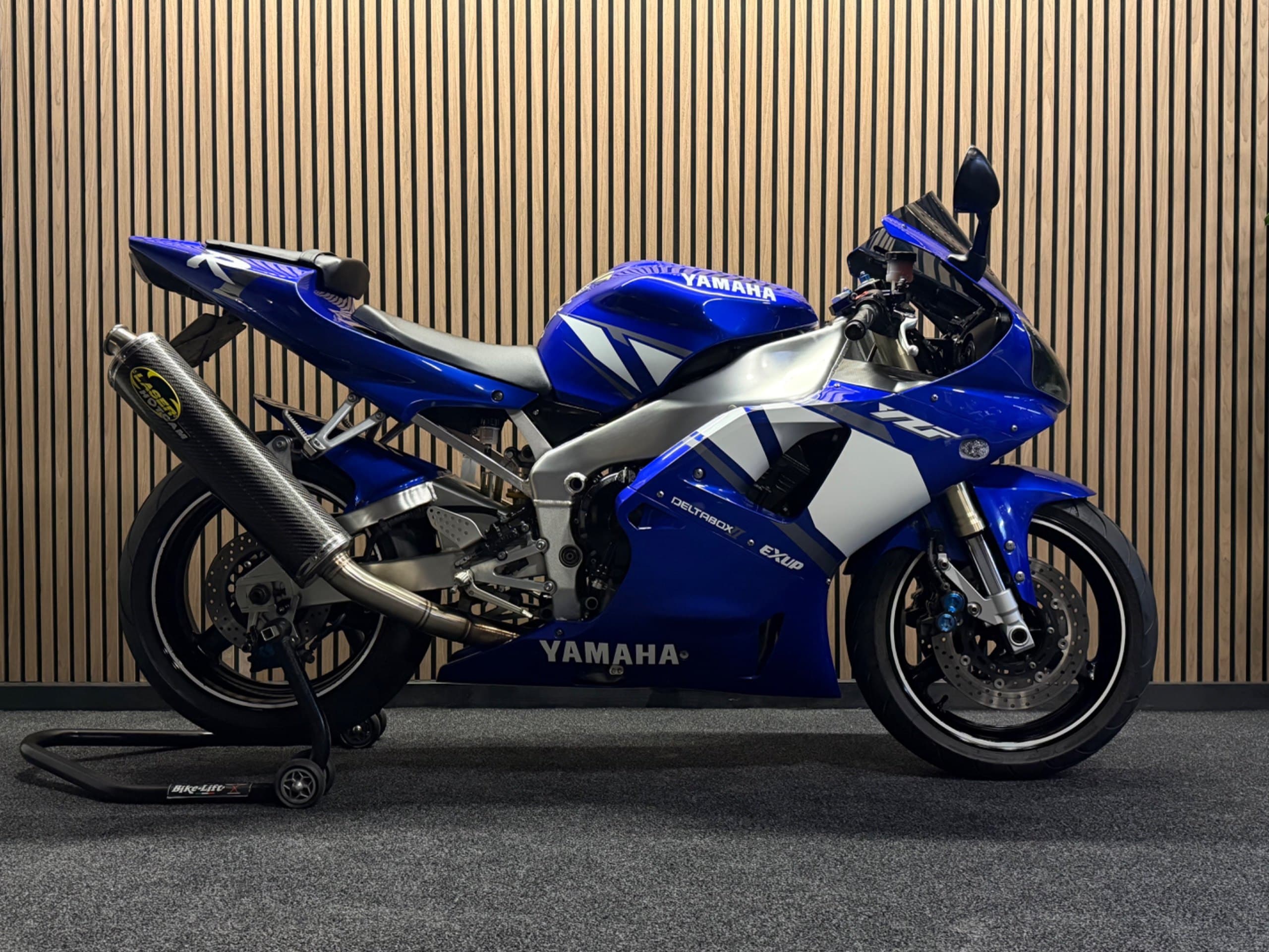 Yamaha YZF-R1 2002 foto 1